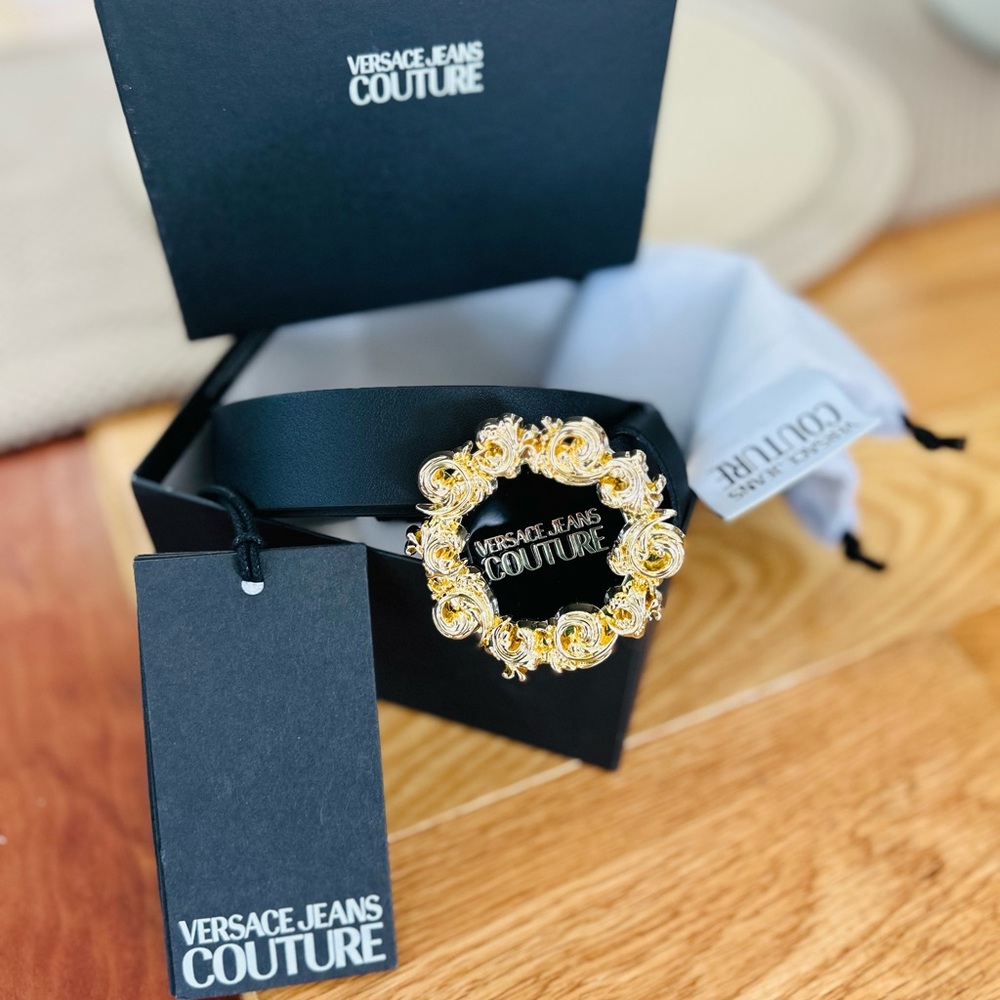 NWT Versace Belt in Black Gold Size 75-90